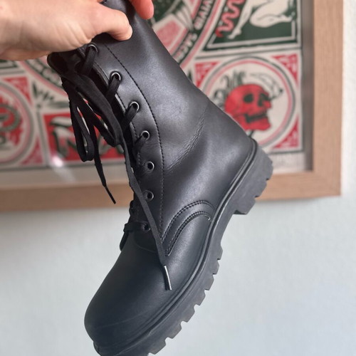 Duetto leather unisex boots size 38 like new, black