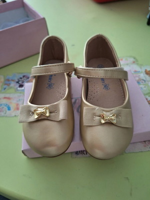 Tweety Ballerinas size 25 gold new