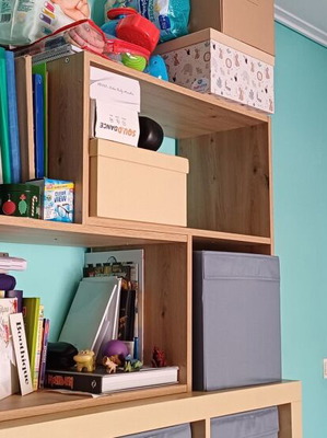 Modular small unit like new, adjustable shelves
