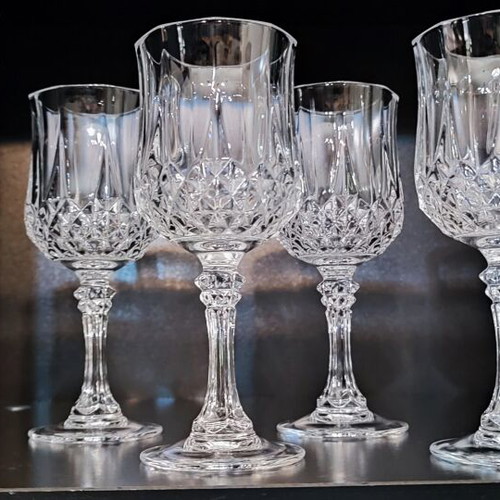 Cristal D'Arques Longchamp Wine Glasses set of 6 like new