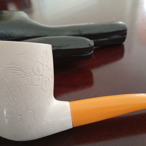 Meerschaum pipe new, hand-carved with floral design