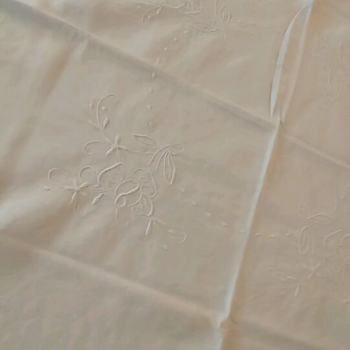 Tablecloth 79x79 white with embroidery like new