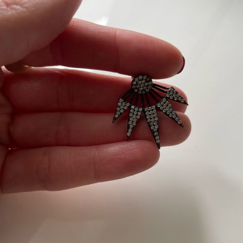 Single earring with zircon like new, stylish for all uses