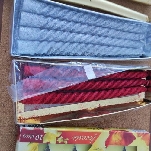 Candles new, 4 silver, 3 red, 2 gold, 10 scented tealights