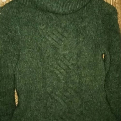 T.T Studio wool and mohair sweater size M like new, green