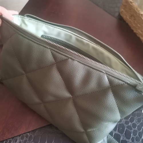 Valentino crossbody bag like new, olive color, adjustable strap