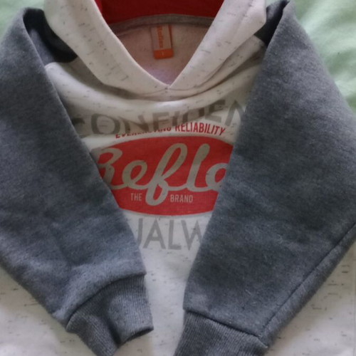 Reflex sweatshirt for 3-year-old child like new, gray and red