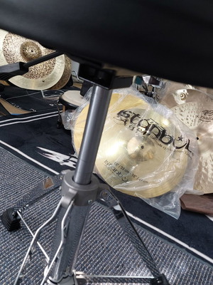 Σκαμπώ drummer με πλάτη και πνευματική ρύθμιση ύψους, με πιατίνι ride 20"