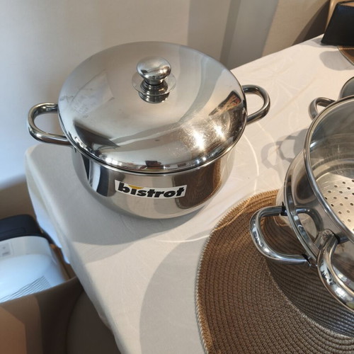 Set of 5 pots with strainer for all needs