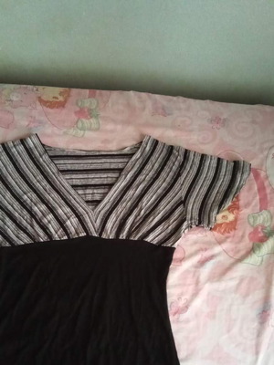 Short-sleeve blouse used black with designs