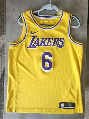 Lakers LeBron James NBA Nike jersey like new, authentic