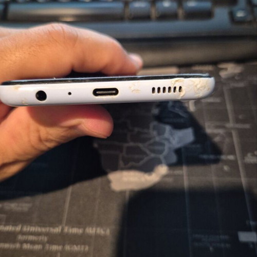 Samsung A137F 4GB/128GB smartphone with cracked screen