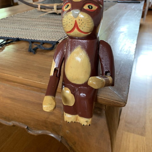Wooden sitting cat with movable arms, like new, ~20 cm