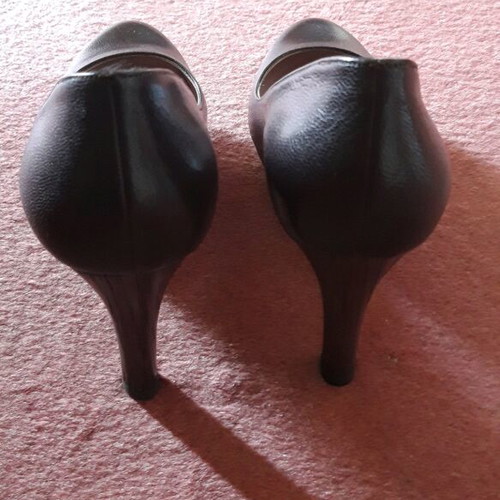 Salvatore Ferragamo brown pumps new, size 37