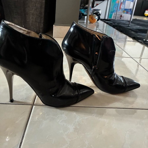 Roberto Cavalli leather ankle boots size 39 like new, black