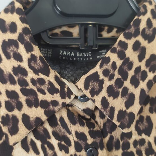 Zara Leopard Print Blouse like new, size XS