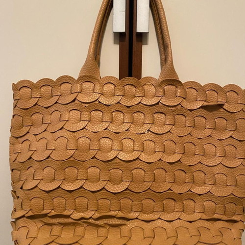 Large shoulder bag like new, beige