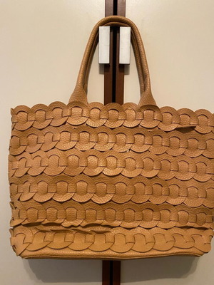 Large shoulder bag like new, beige