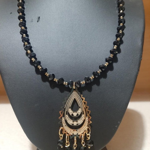 Necklace with black Austrian crystals and stainless steel pendant new