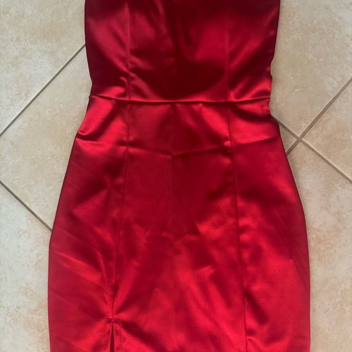 Mini dress red satin strapless new, size S
