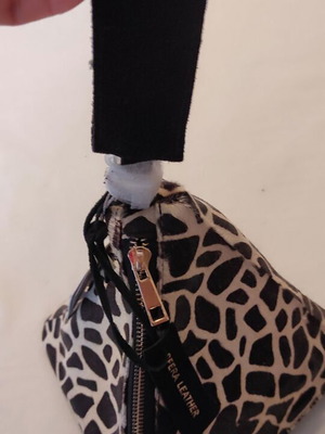 Τσαντάκι Sfera χειρός καινούργιο, δερμάτινο, μαύρο και άσπρο