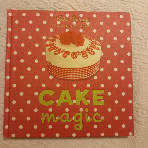 Cake magic cookbook like new in English