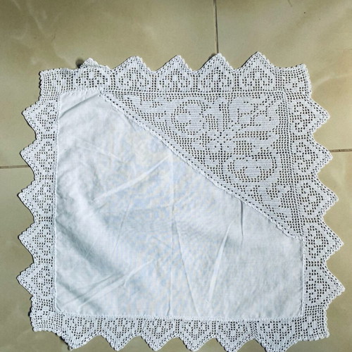 Handmade tablecloth like new, size 44x42