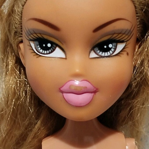 Bratz lot of 4 used damaged dolls for restoration projects