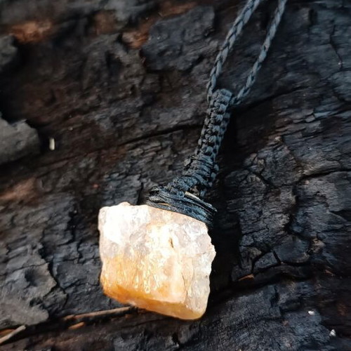 Necklace with raw Greek quartz new, macrame