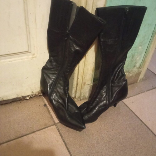 Black boots like new, size 38