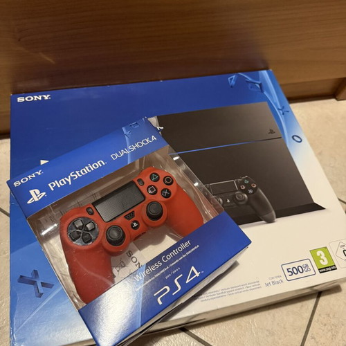 Sony PlayStation 4 500GB console like new with 2 controllers and 3 games