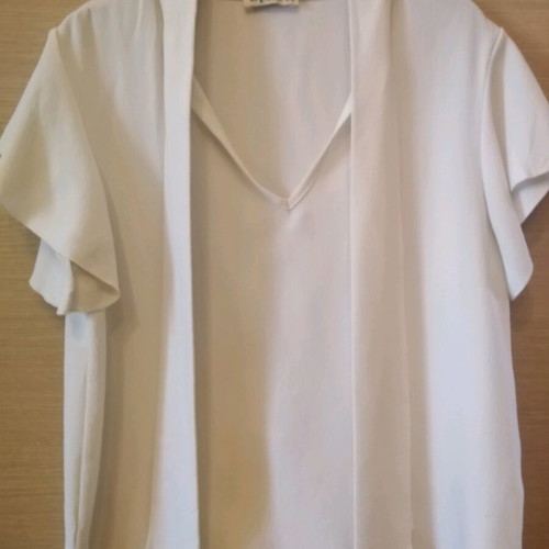 White blouse used short sleeve with ruffle and scarf