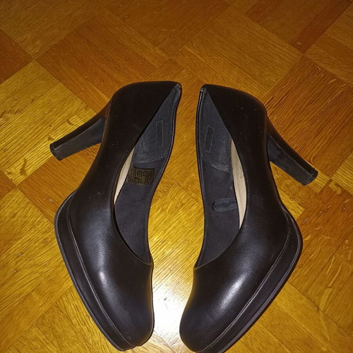 Black shiny pumps size 40 like new