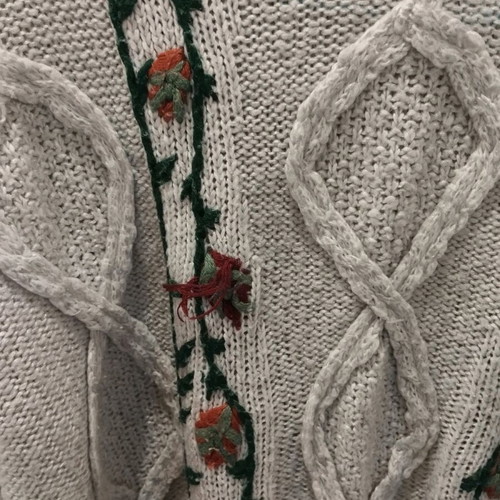 Pull & Bear knitted sweater used with embroidered flowers, size M, off white