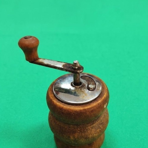 Spice mill Italy 1950s-1970s used, beech or walnut body