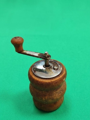 Spice mill Italy 1950s-1970s used, beech or walnut body