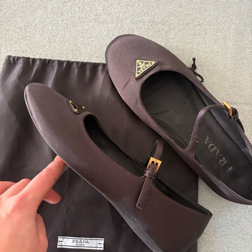 Prada satin ballerinas like new, black