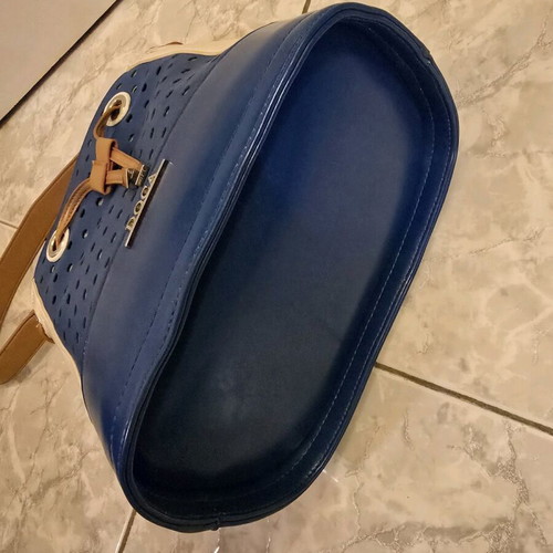 Doca shoulder bag like new, white and blue with zipper