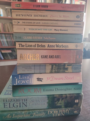 English books used, pack of 12, various ages