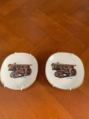 Decorative miniature plates England vintage, set of 2, excellent condition