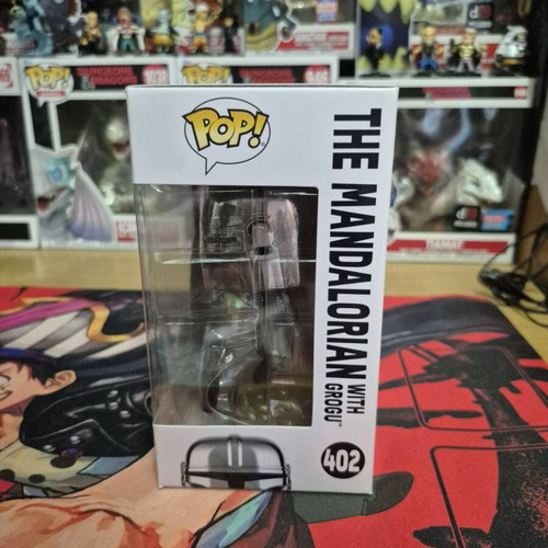 Funko Pop Star Wars #402 The Mandalorian with Grogu with Pin like new