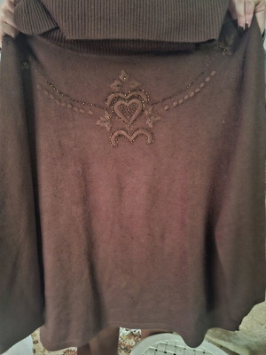 Wool viscose blouse with embroidery and large collar, like new, brown