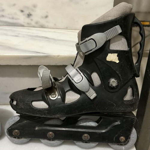 Roller skates used, 1 pair set