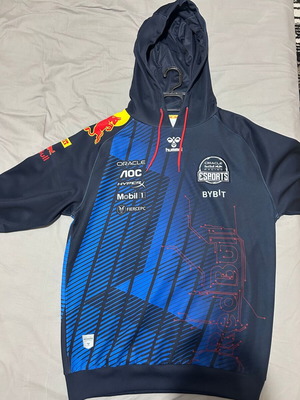 Συλλεκτικό φούτερ Red Bull Racing σε συνεργασία με Hummel μέγεθος Large καινούργιο