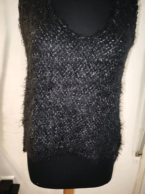 Sleeveless Fur Sweater like new, white and gray, size M