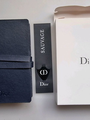 Σημειωματάριο Dior μπλε καινούργιο με μαλακό εξώφυλλο και πένα κιθάρας