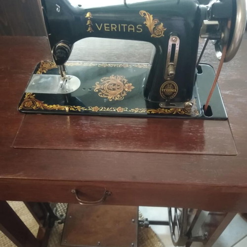 Veritas sewing machine used with cabinet