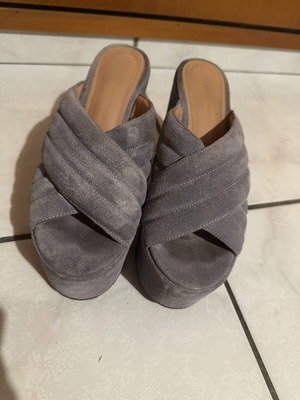 Sigerson Morrison platform sandals like new, grey taupe suede