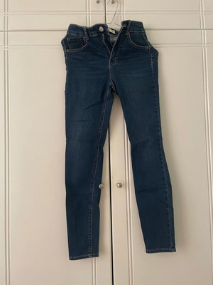 Pull and Bear blue fitted jeans like new, size 34