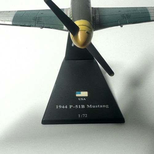 1944 P-51B Mustang decorative airplane like new